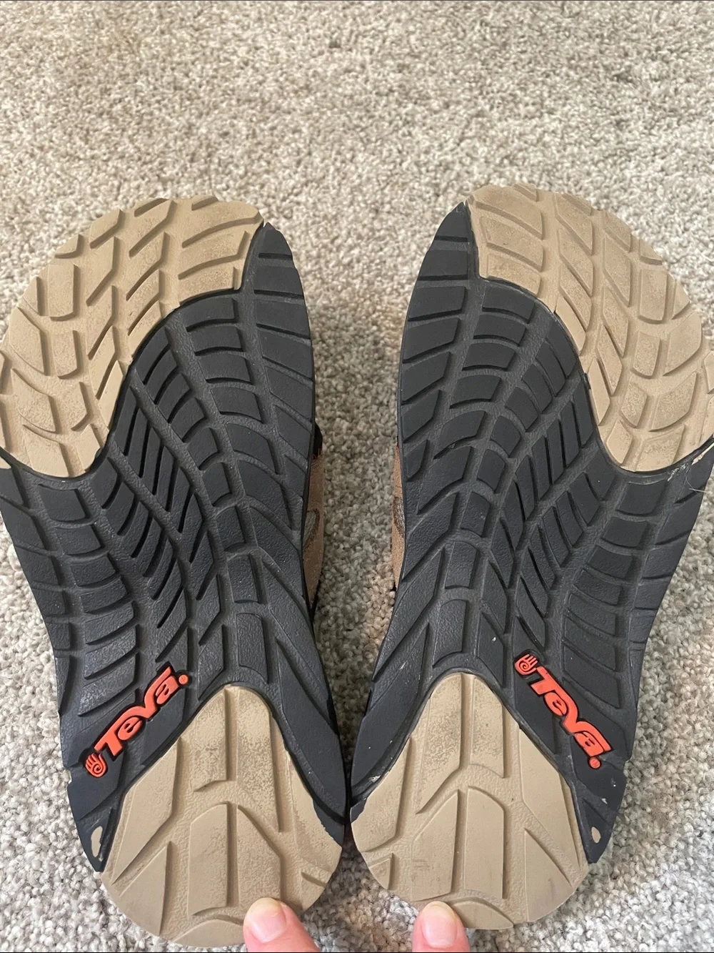 Teva Kids Elixir suede flip flop sandals Sz 5 tan